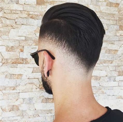 corte de pelo degrade con jopo hombre